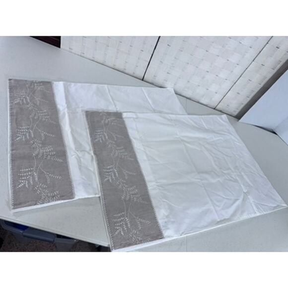 "John Lewis" Special Purchase 100% Cotton Pillowcases Standard Size Embroidered - Picture 3 of 9